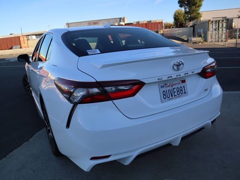 Used 2021 Toyota Camry SE image 11