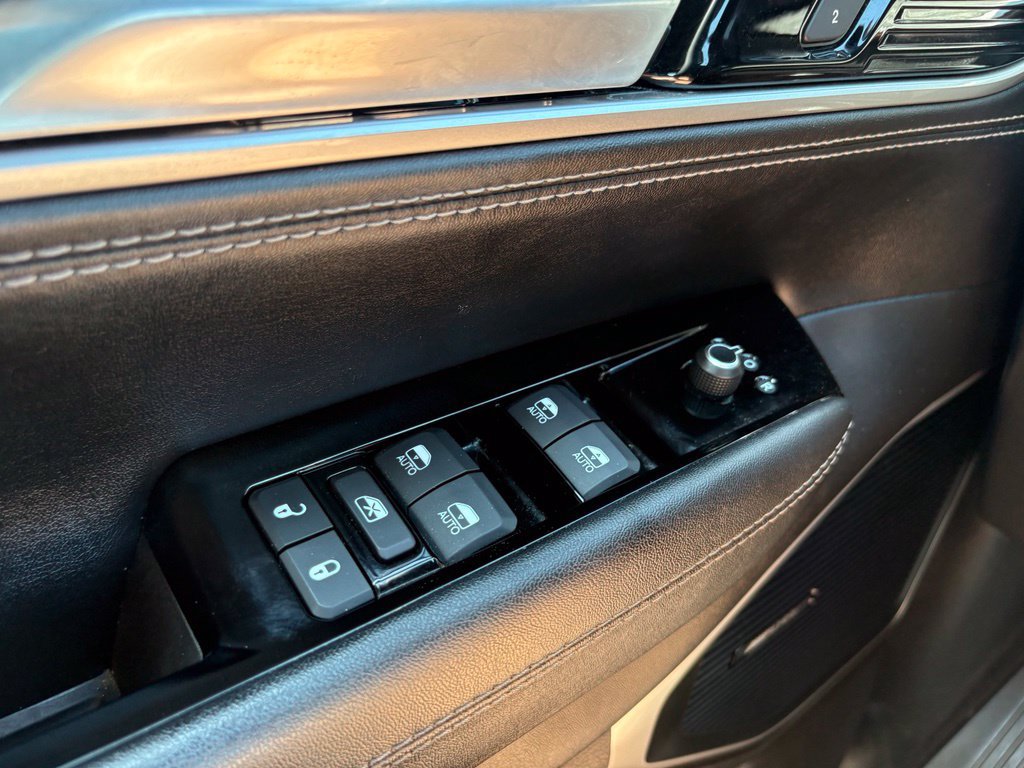 Used 2024 Jeep Wagoneer Series III AWD/4WD image 15