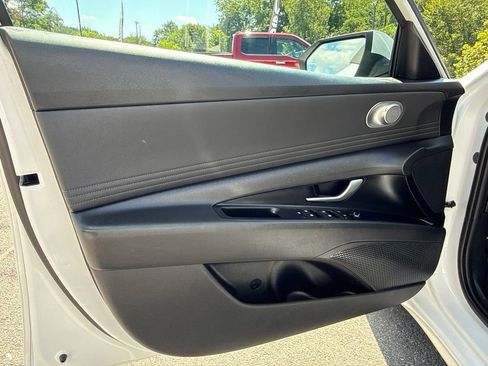 Used 2025 Hyundai Elantra SEL FWD image 22