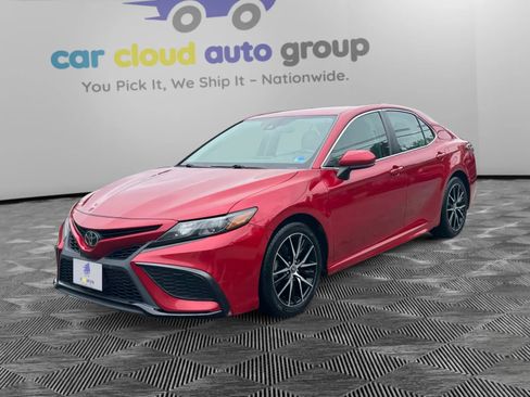 Used 2021 Toyota Camry SE FWD image 1