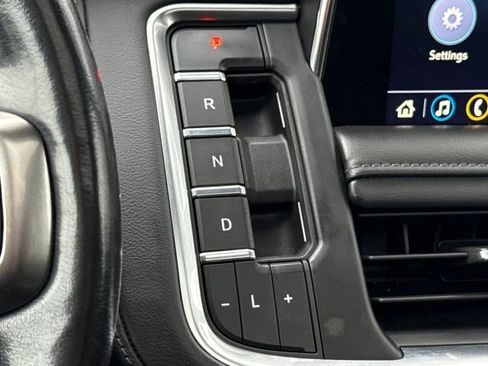 Used 2021 Chevrolet Suburban Z71 w/ Z71 Signature Package image 23