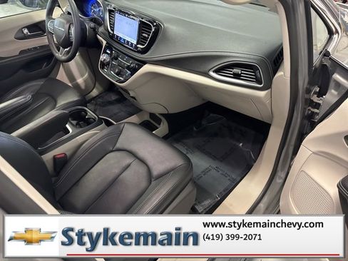 Used 2022 Chrysler Pacifica Touring-L image 23