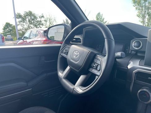 Used 2025 Toyota 4Runner SR5 AWD/4WD image 29