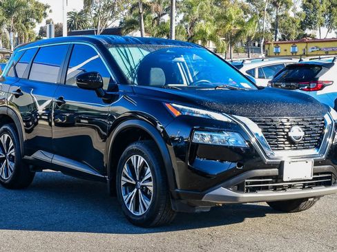 Used 2023 Nissan Rogue SV image 3