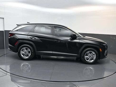 Certified 2026 Hyundai Tucson SE FWD image 3