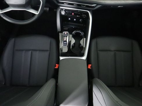 Used 2025 Audi Q5 Premium w/ Convenience Package image 18