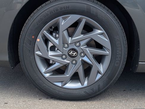 New 2026 Hyundai Elantra Hybrid FWD image 5