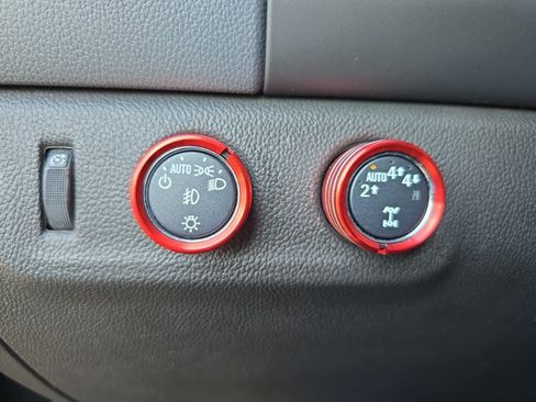 Used 2022 Chevrolet Colorado Z71 AWD/4WD image 24