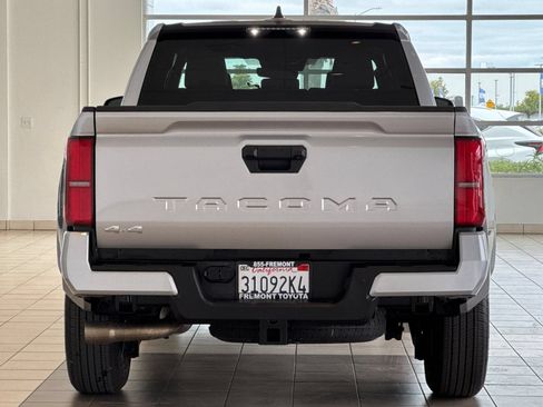 Certified 2025 Toyota Tacoma SR5 AWD/4WD image 5