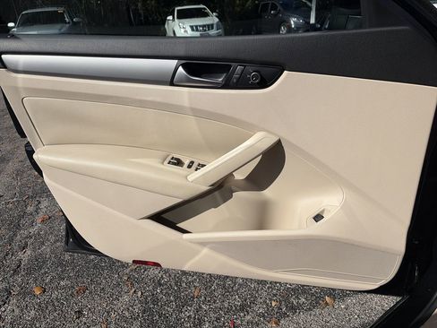 Used 2015 Volkswagen Passat 1.8T Limited Edition image 16