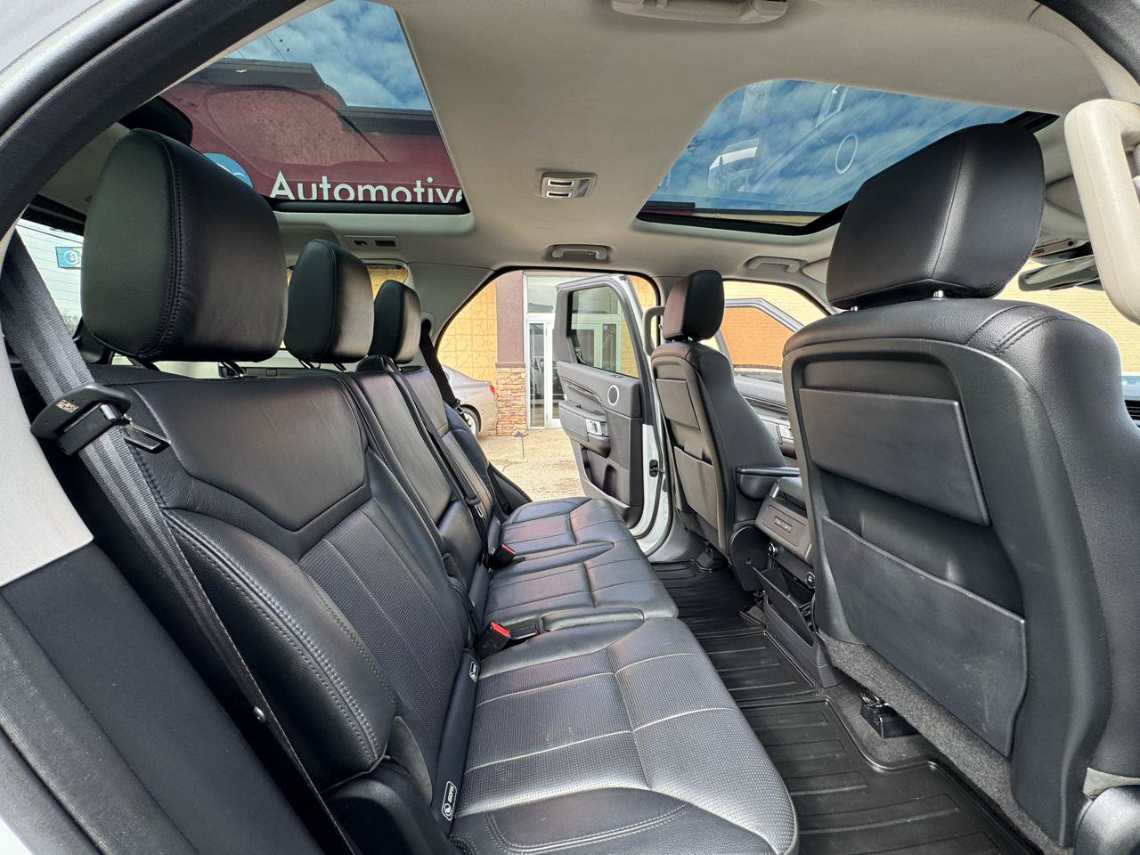 Used 2017 Land Rover Discovery SE AWD/4WD image 22