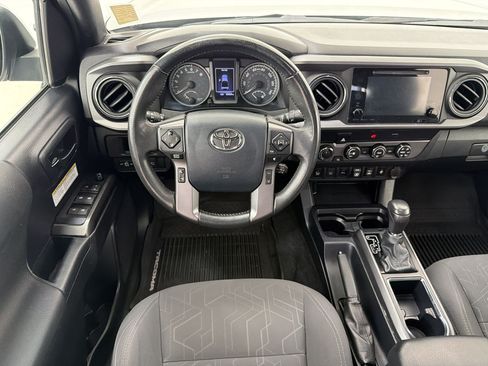 Used 2019 Toyota Tacoma TRD Off-Road w/ Technology Package AWD/4WD image 4