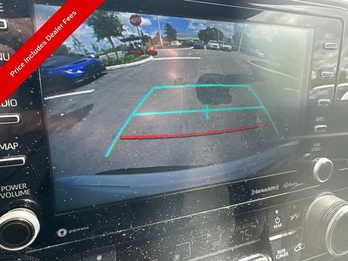 Used 2022 Toyota Highlander LE FWD image 9
