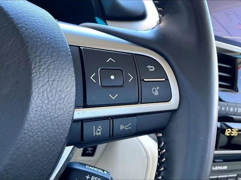 Used 2023 Lexus GX 460 Premium w/ Accessory Package AWD/4WD image 13