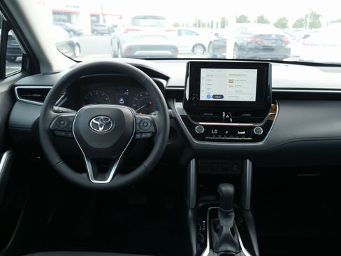 Used 2024 Toyota Corolla Cross LE image 17
