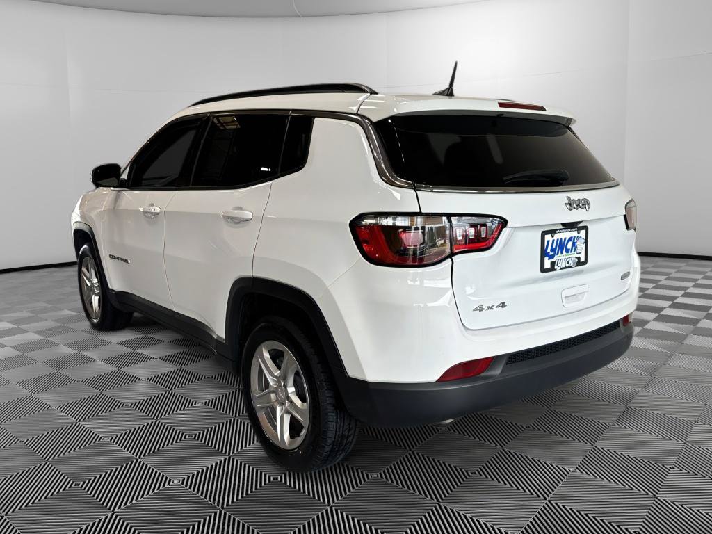 Used 2024 Jeep Compass Latitude AWD/4WD image 3