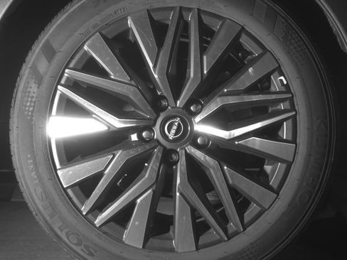 Used 2025 Nissan Altima 2.5 SV FWD image 15