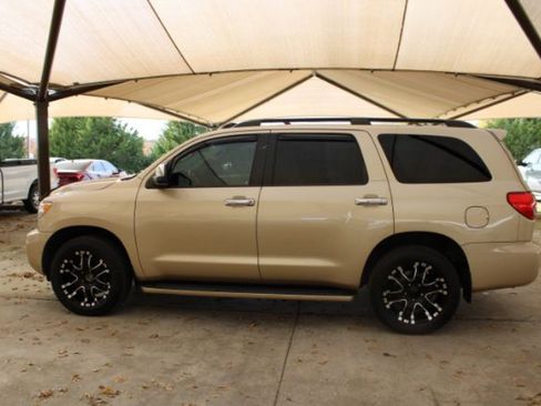 Used 2010 Toyota Sequoia Limited image 4