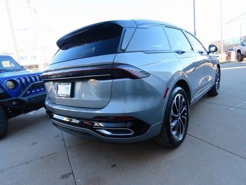 Used 2024 Lincoln Nautilus Reserve image 8