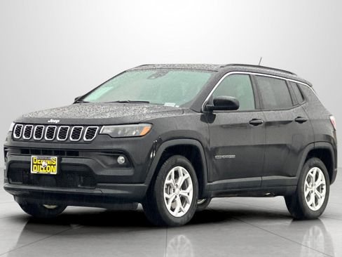 Used 2024 Jeep Compass Latitude image 9