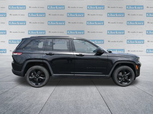 Used 2024 Jeep Grand Cherokee Altitude AWD/4WD image 4