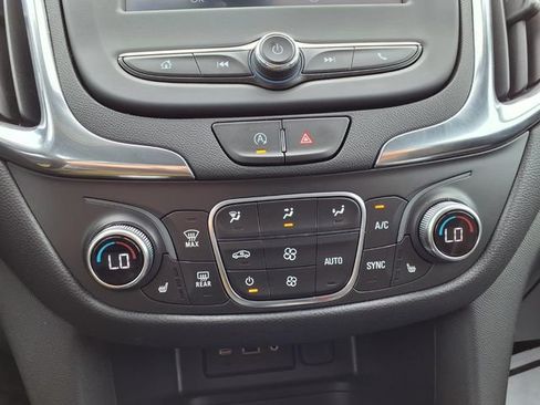 Used 2024 Chevrolet Equinox LT FWD image 61