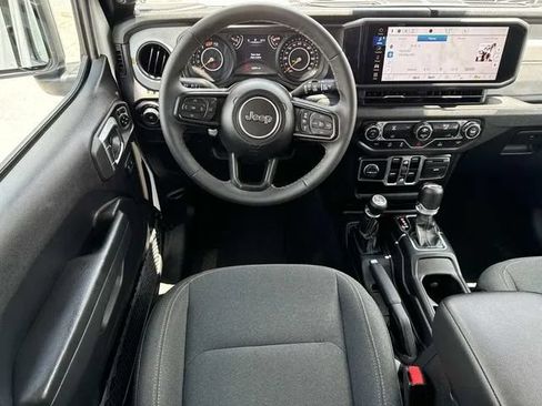 Used 2025 Jeep Wrangler Unlimited Sport AWD/4WD image 16