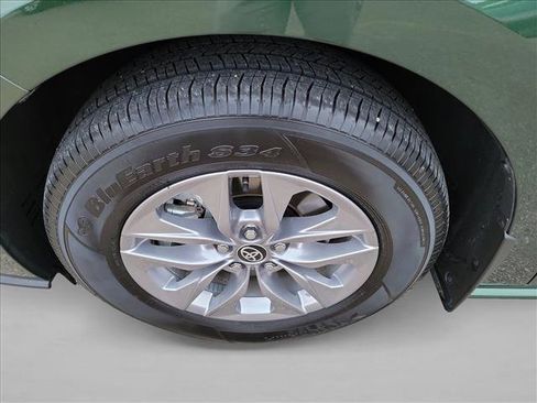 Used 2026 Toyota Sienna LE FWD image 9