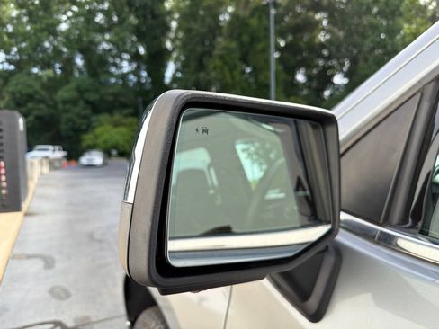 Used 2023 Chevrolet Silverado 1500 LTZ AWD/4WD image 15
