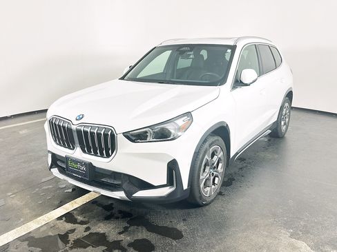 Used 2025 BMW X1 xDrive28i AWD/4WD image 3