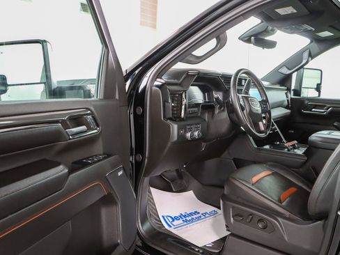 Used 2024 GMC Sierra 2500 AT4 w/ AT4 Premium Plus Package AWD/4WD image 3