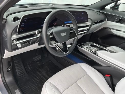 Used 2024 Cadillac Lyriq Luxury AWD/4WD image 9
