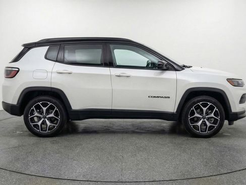 Used 2025 Jeep Compass Limited AWD/4WD image 5