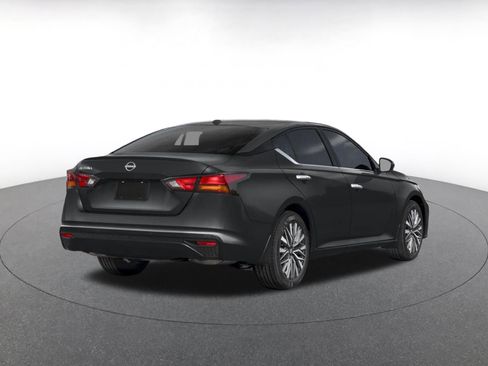Used 2025 Nissan Altima 2.5 SV FWD image 2