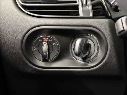 Certified 2025 Porsche Macan image 50