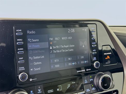 Used 2021 Toyota Highlander XLE image 29