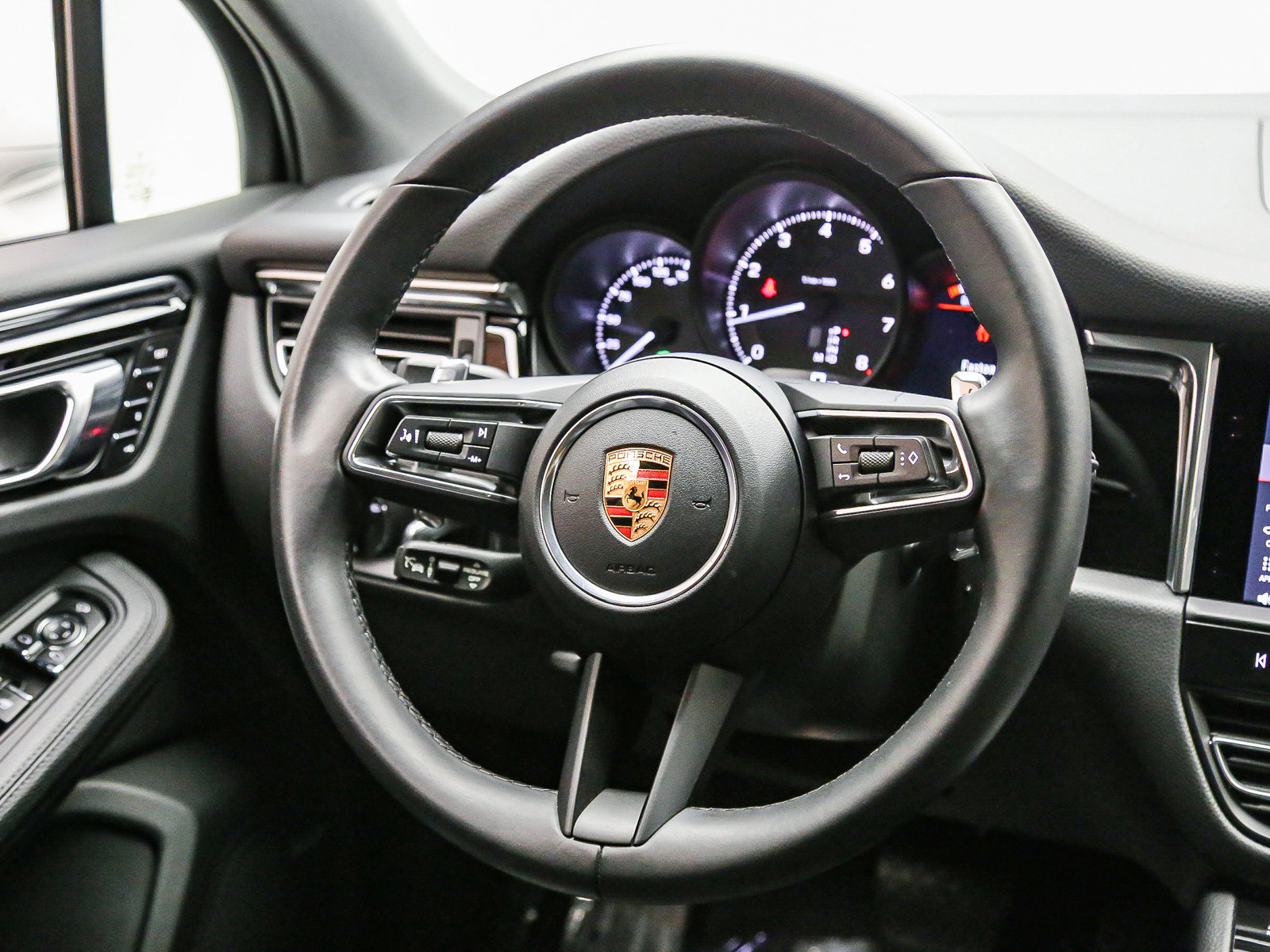 Certified 2026 Porsche Macan AWD/4WD image 19