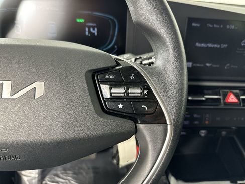 Used 2023 Kia Niro LX image 13