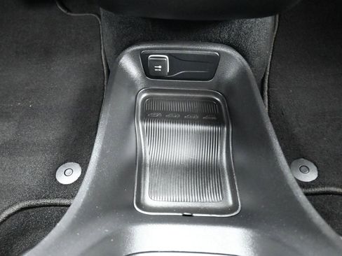 Used 2024 Chrysler Pacifica Touring image 28