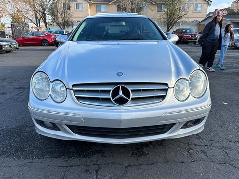 Used 2009 Mercedes-Benz CLK 350 Coupe image 2