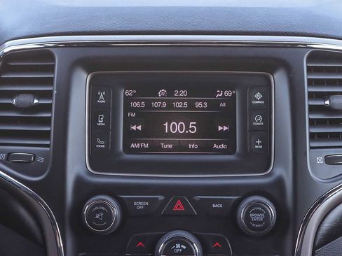 Used 2017 Jeep Grand Cherokee Laredo image 13