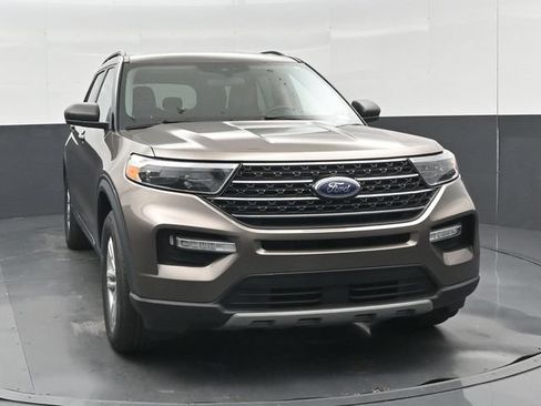 Used 2021 Ford Explorer XLT w/ Equipment Group 202A AWD/4WD image 36