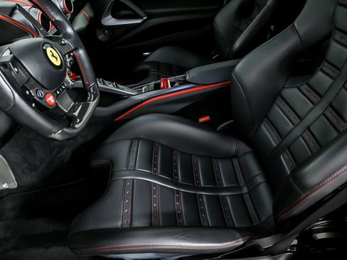 Used 2018 Ferrari 812 Superfast RWD image 20