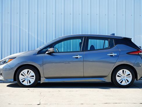 Used 2025 Nissan Leaf S image 8