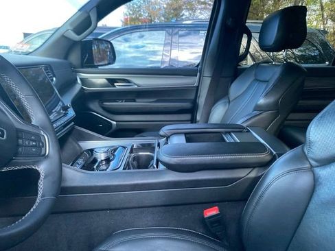 Used 2023 Jeep Wagoneer Series II AWD/4WD image 7