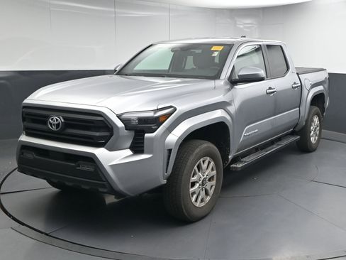 Certified 2025 Toyota Tacoma SR5 image 4