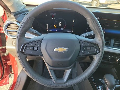 Used 2025 Chevrolet Trax LT image 21