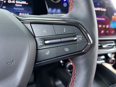 Used 2025 Chevrolet Equinox EV RS image 25