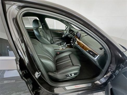 Used 2019 BMW 540i xDrive w/ Premium Package image 28