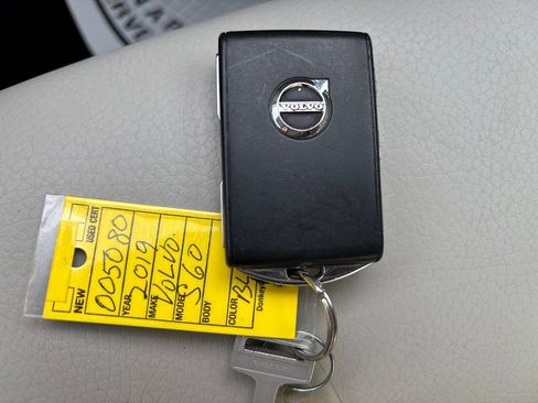 Used 2019 Volvo S60 T6 Momentum w/ Premium Package image 30